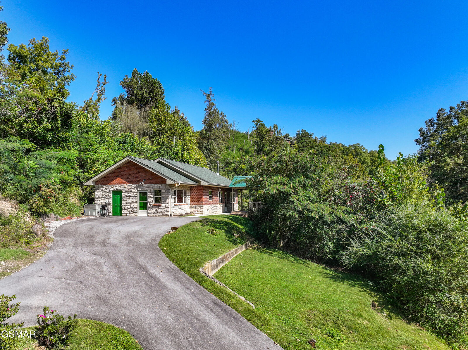 Property Photo: 828 Crest View Drive TN 37738