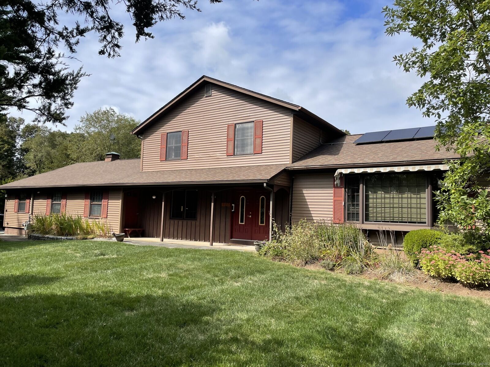 Property Photo:  102 North Mill Circle  CT 06437 