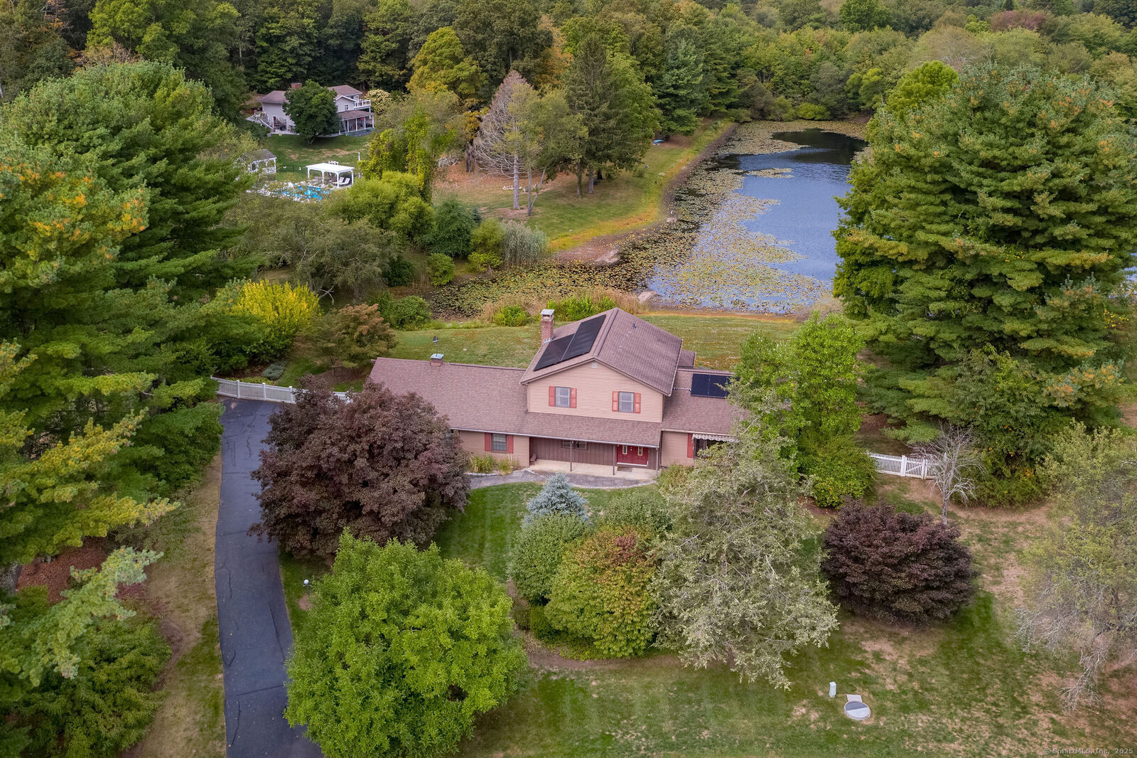 Property Photo: 102 North Mill Circle CT 06437