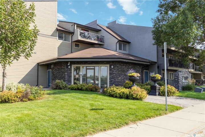 Property Photo:  2233 St Henry Avenue 312  SK S7K 5M6 