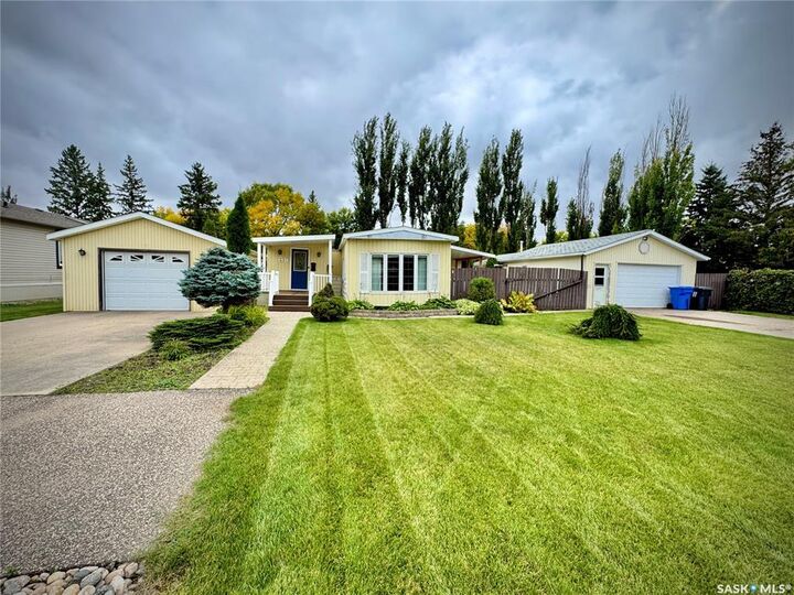 Property Photo:  237 Cottonwood Crescent  SK S0A 0M0 