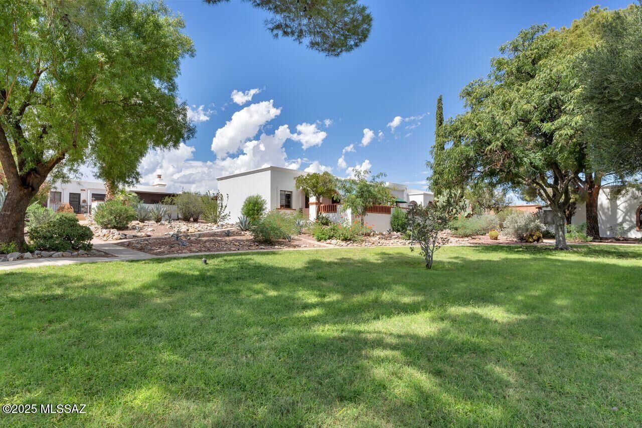 Property Photo:  392 S Paseo Madera  AZ 85614 