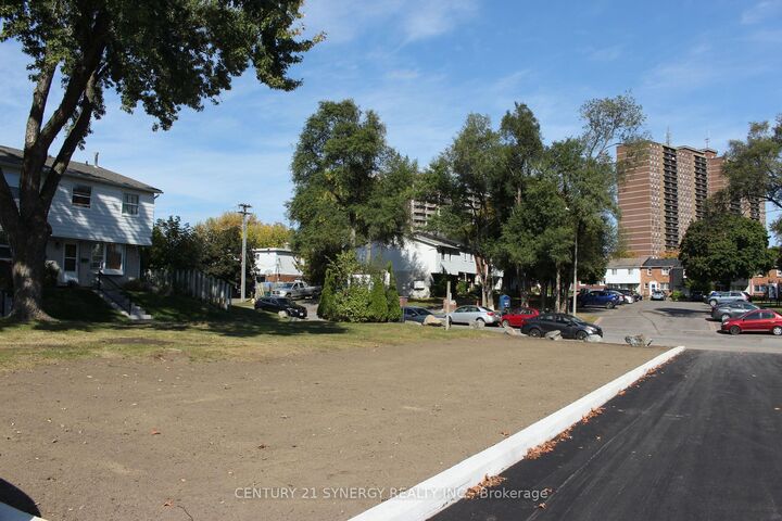 Property Photo:  662 Hochelaga Street  ON K1K 2E9 