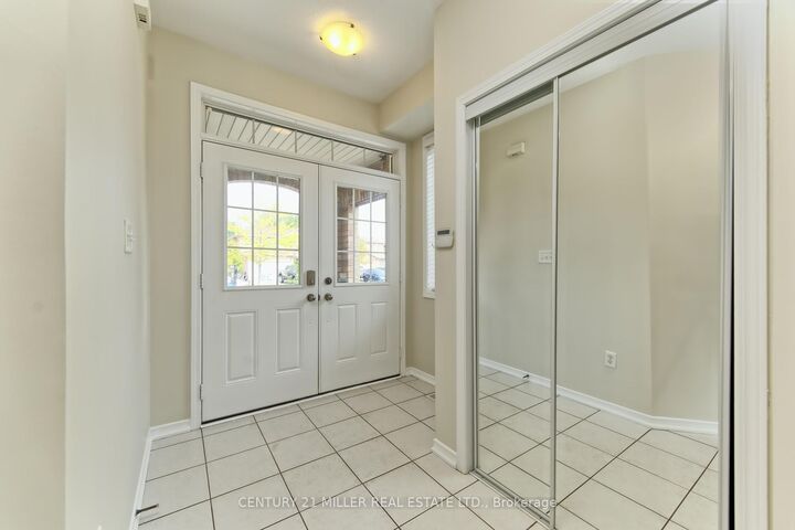 Photo de la propriété:  126 Merrilee Crescent  ON L9A 0B1 