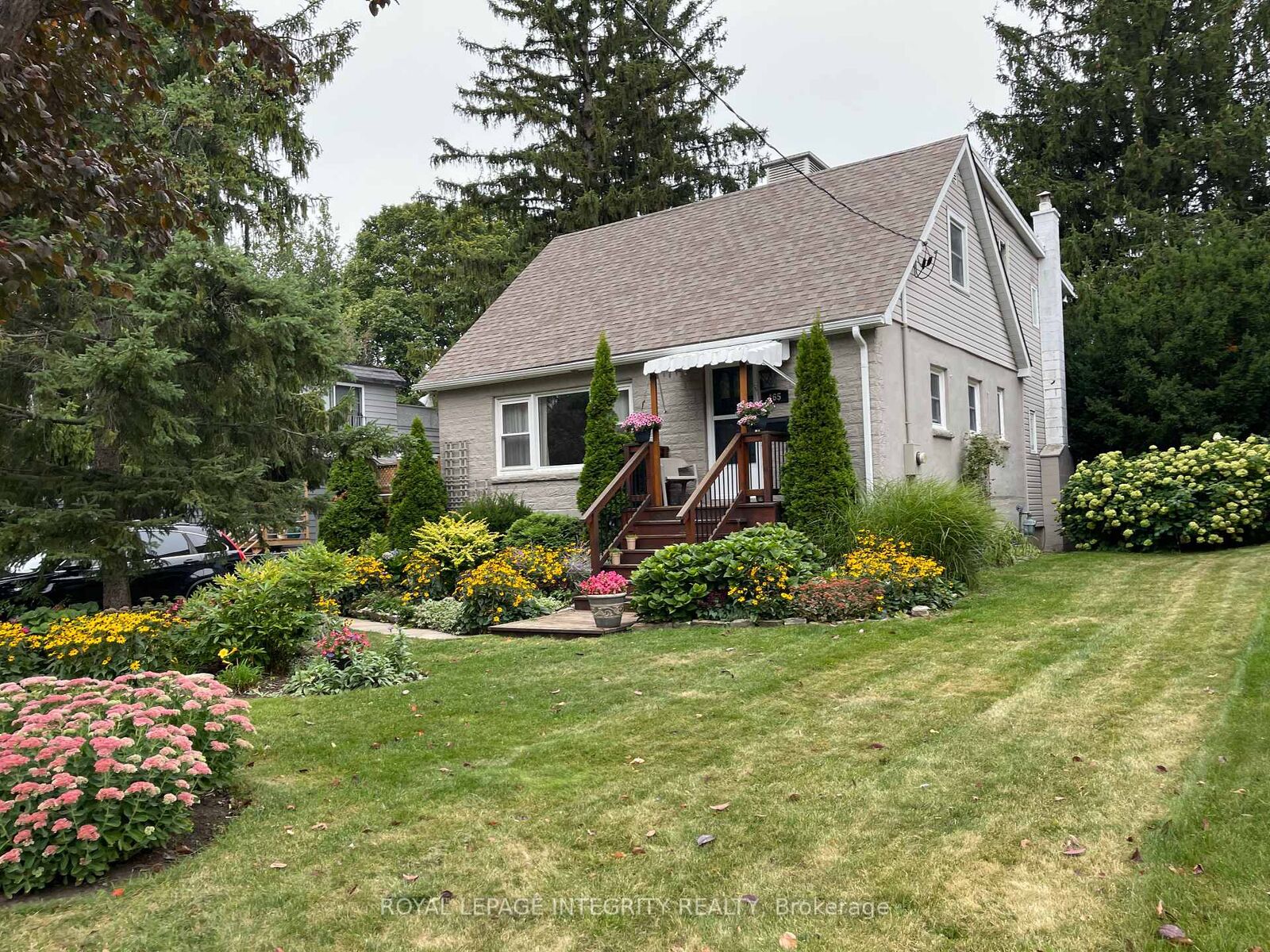 Property Photo: 465 Guy Street ON K1K 1C1