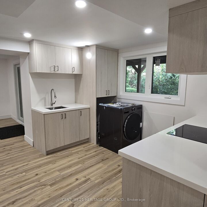 Photo de la propriété:  18 Lippincott Court  ON L4C 7M4 