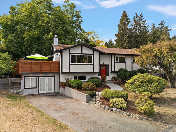Property Photo: 7254 Enid Pl BC V8M 1H3
