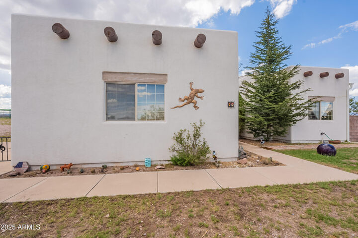 Property Photo: 98 Paint Trail AZ 85637