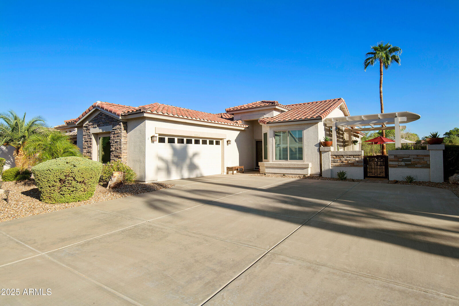 Property Photo: 4664 E Apricot Lane AZ 85298