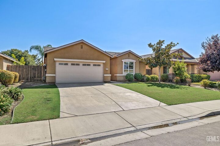 Property Photo:  