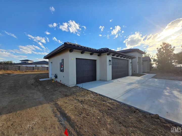 Property Photo:  12003 Marquise Drive  CA 93306 