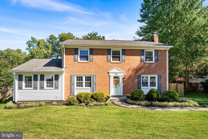 Property Photo: 5621 Cornish Way VA 22315
