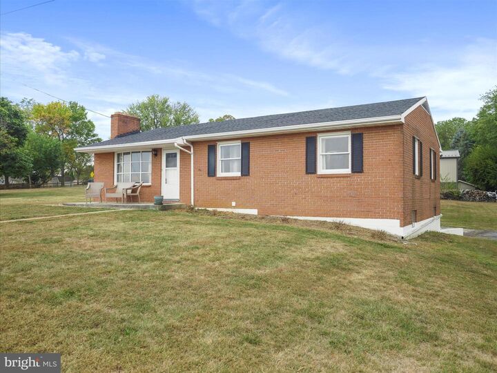 Property Photo: 15621 Oak Road PA 17268