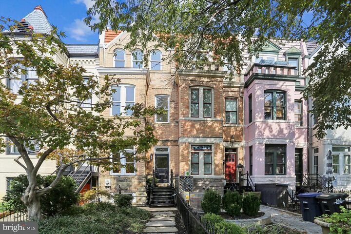Property Photo:  314 North Carolina Avenue SE  DC 20003 