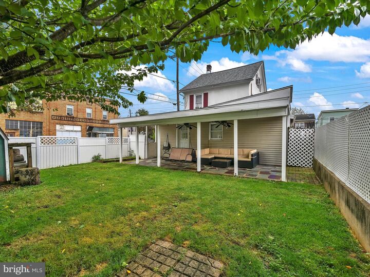 Property Photo:  150 W Columbia Street  PA 17972 