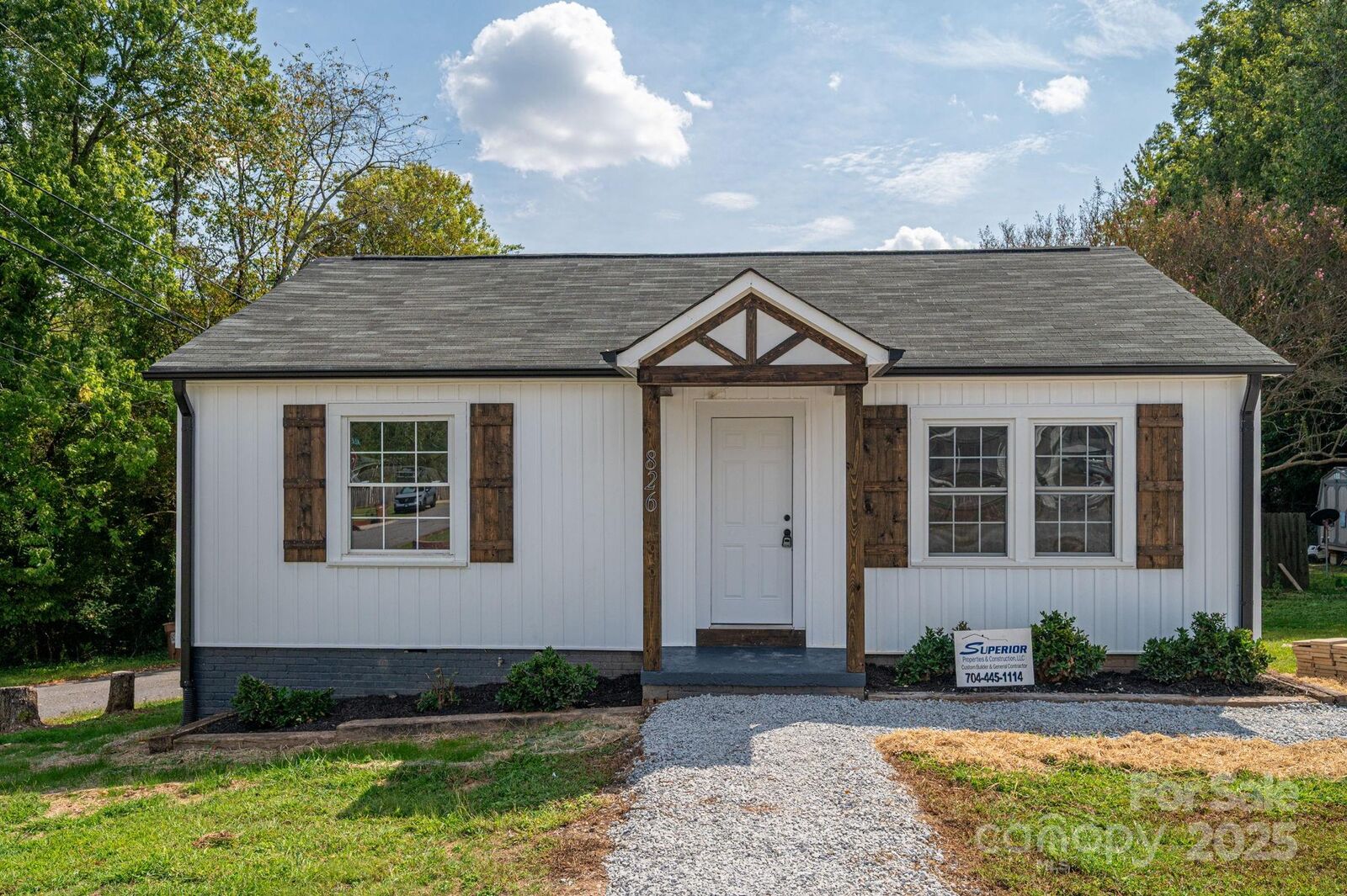 Property Photo: 826 E Alexander Street NC 28092