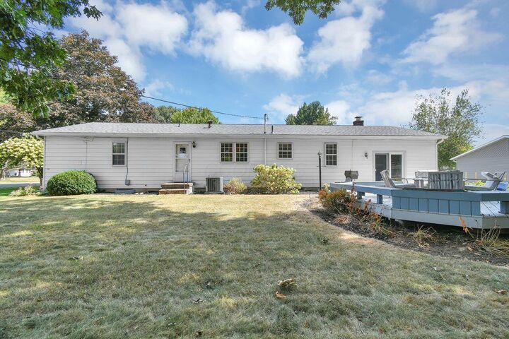 Property Photo:  1345 Sherwood Downs W Road  OH 43055 