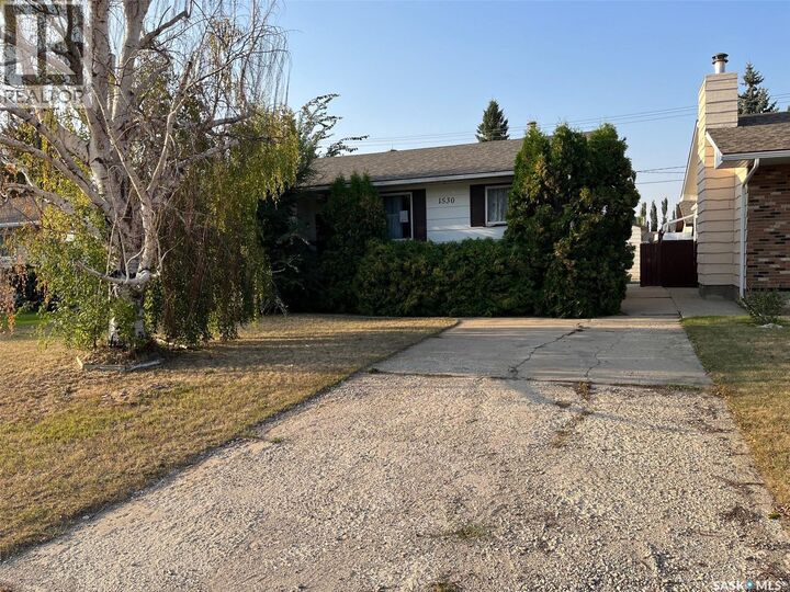 Property Photo:  1530 Glendale Street  SK S6H 7A1 