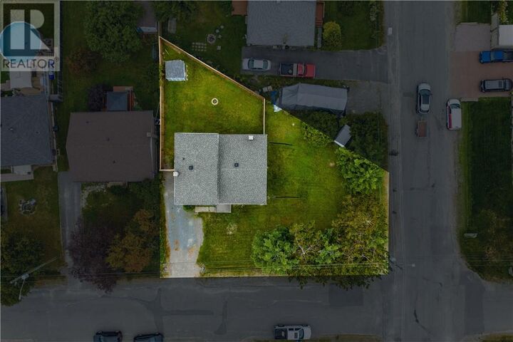 Photo de la propriété: 973 Meadowside Avenue ON P3A 4J4