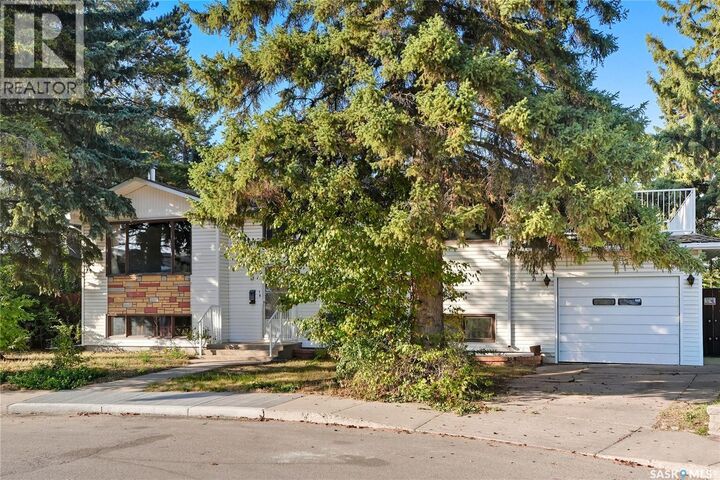 5 Hamilton Place  Saskatoon SK S7L 3N3 photo