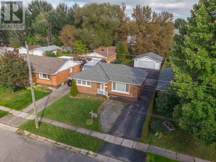 Photo de la propriété:  60 McCrea St  ON P6A 4A3 
