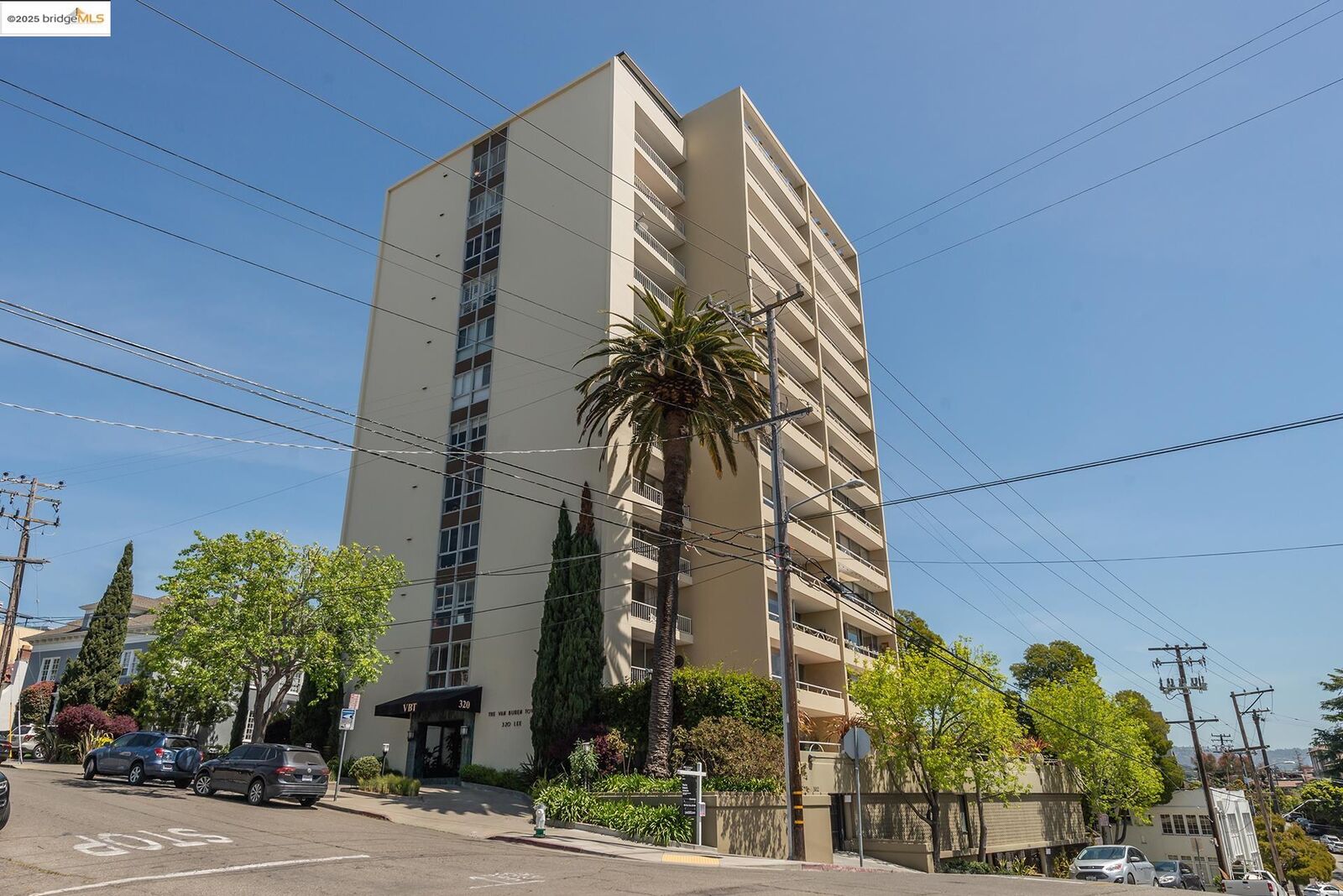 Property Photo:  320 Lee St 201  CA 94610 