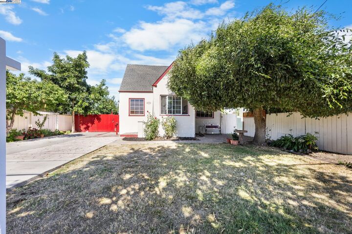 Property Photo: 436 Grove Way CA 94541