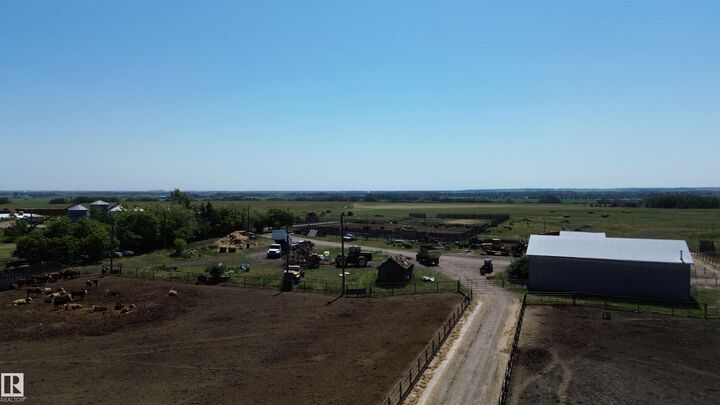 Property Photo:  55107 Rge Rd 271  AB T8R 1W4 
