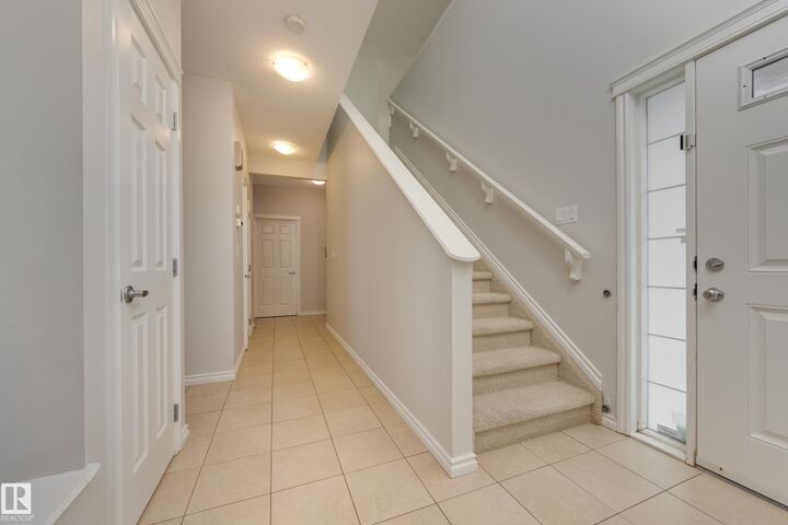 Photo de la propriété:  5816 168 Avenue NW  AB T5Y 0K6 