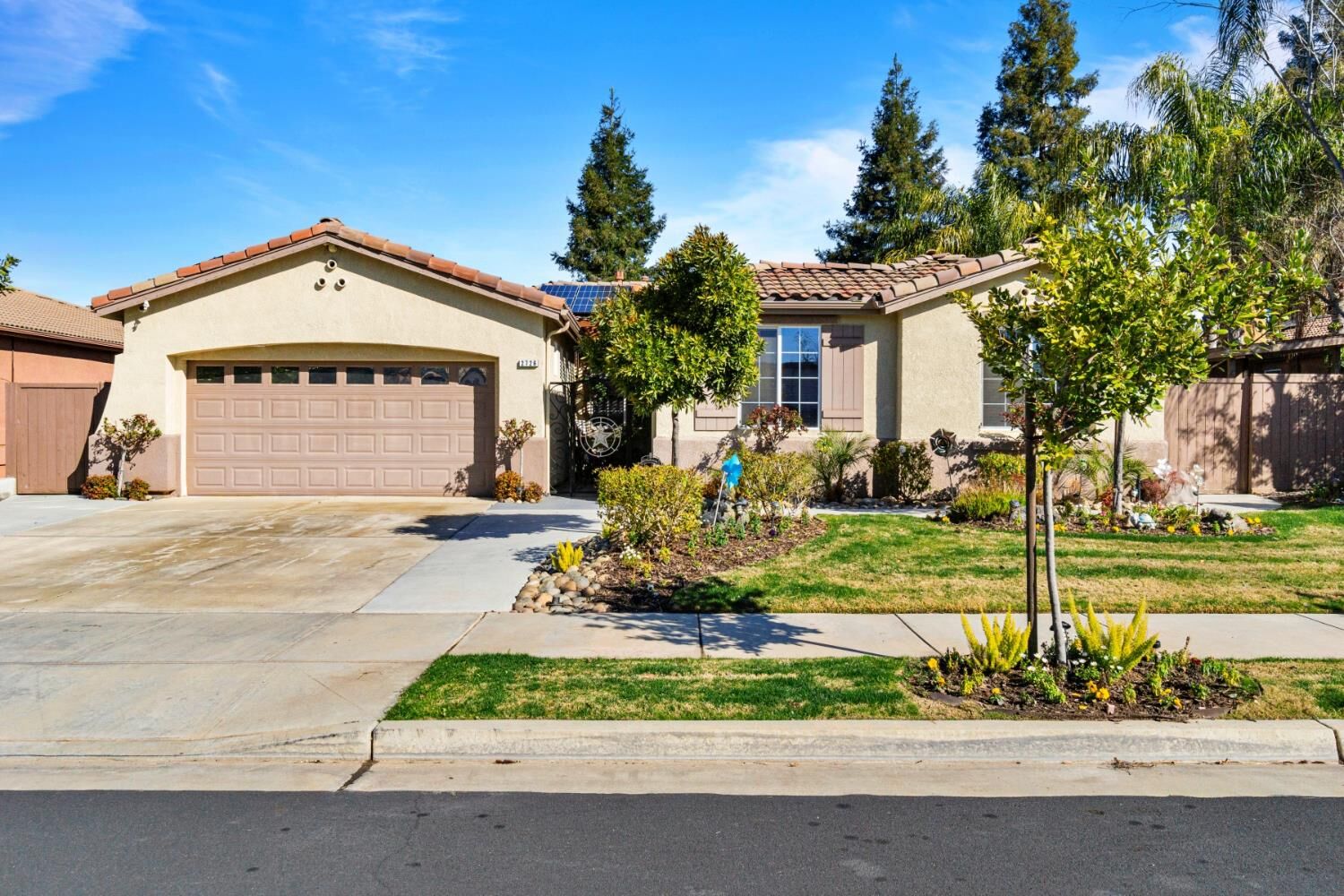 Property Photo:  2726 Mary Avenue  CA 93657 