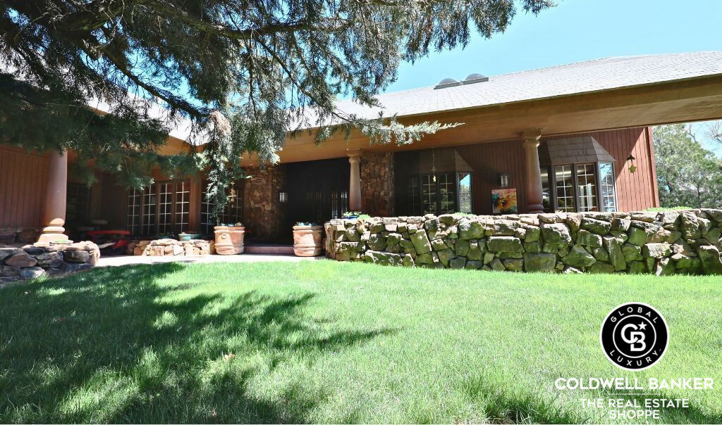 Property Photo: 1735 E Parallel Road KS 67846