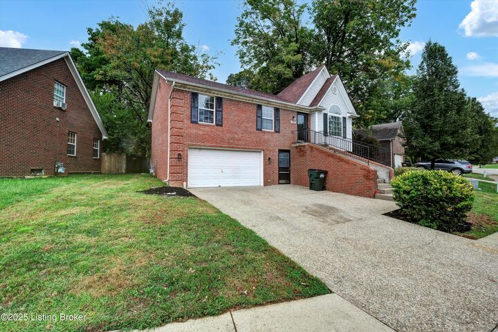 Property Photo:  7505 Astrid Way  KY 40228