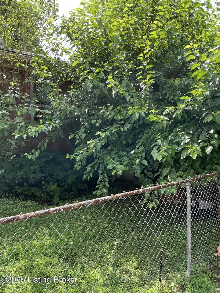Property Photo: 3665 Wheeler Ave KY 40215