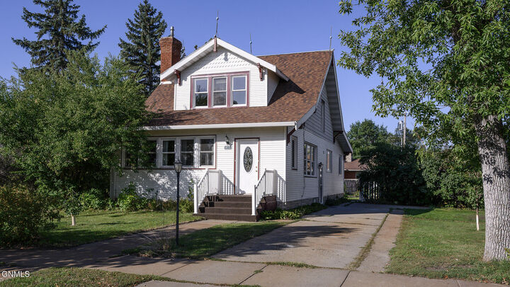 Property Photo: 417 Central Ave N ND 58545