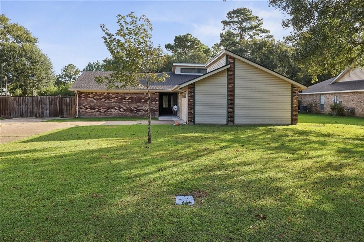 Property Photo: 214 Fernwood Street TX 77611