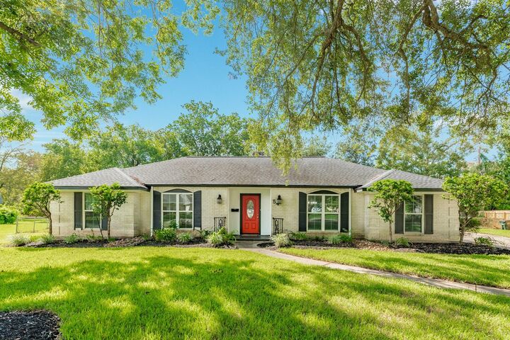 Property Photo:  54 Forest Court  TX 77566 