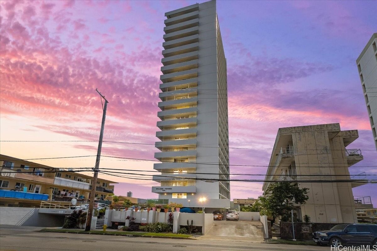 Property Photo:  1325 Wilder Avenue 5 Makai  HI 96822 