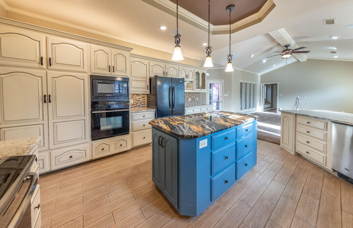 Property Photo:  6604 3rd Street  TX 79416 