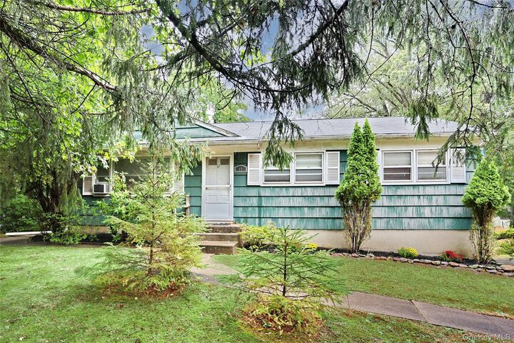 Property Photo:  17 Midway Road  NY 10977 