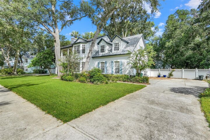 Property Photo:  418 Courtlea Oaks Boulevard  FL 34787 