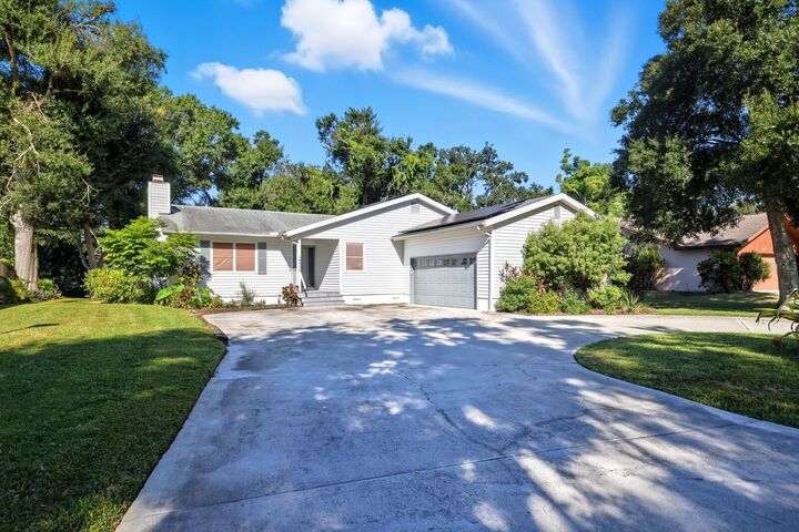 Property Photo:  4424 Meadow Creek Circle  FL 34233 