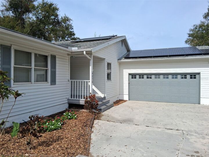 Property Photo: 4424 Meadow Creek Circle FL 34233