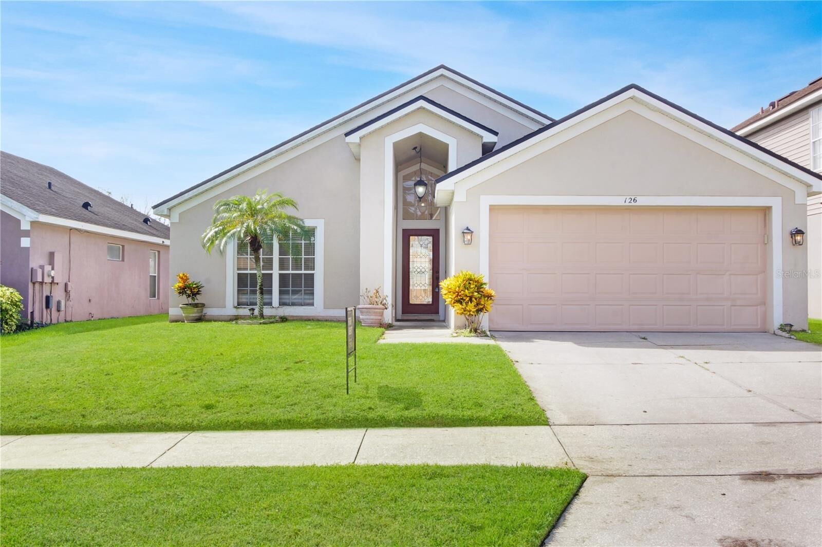 Property Photo: 126 N Weathersfield Avenue FL 32714