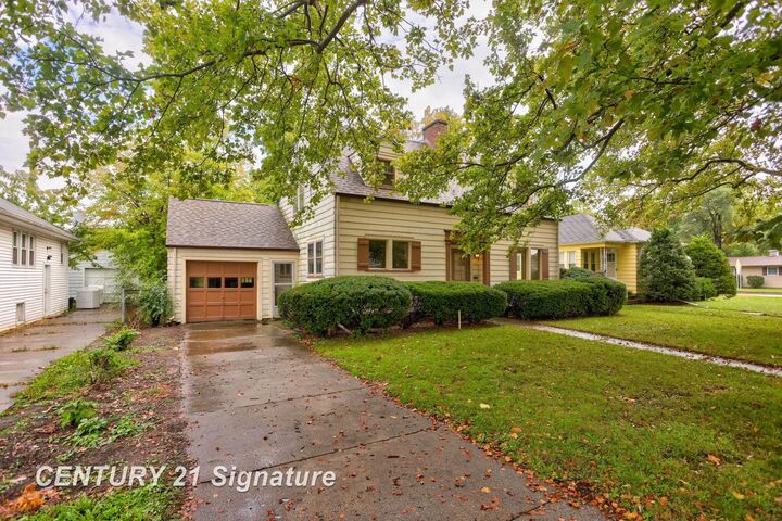 Property Photo:  2132 N Clinton Street  MI 48602 