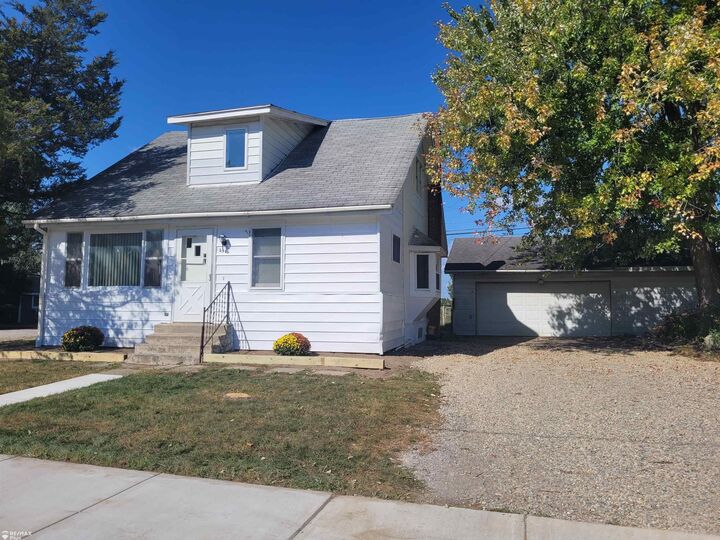 2516 W Genesee Street  Lapeer MI 48446 photo
