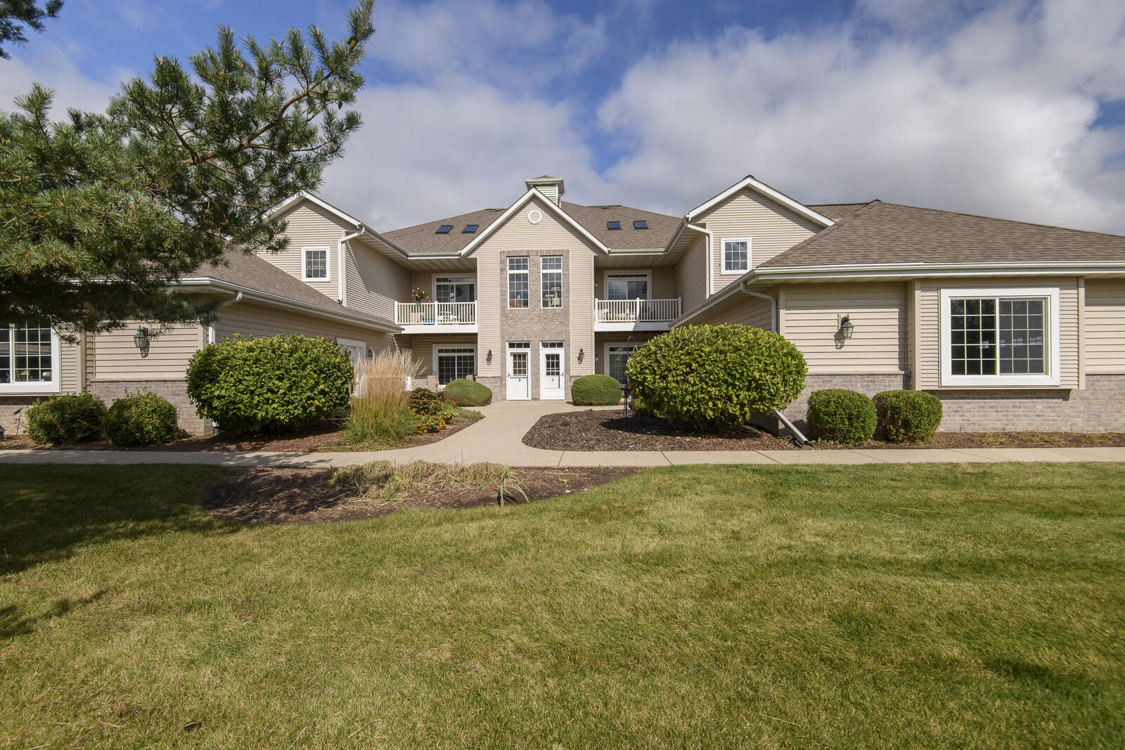 Property Photo:  1617 Grey Fox Trl C  WI 53149 