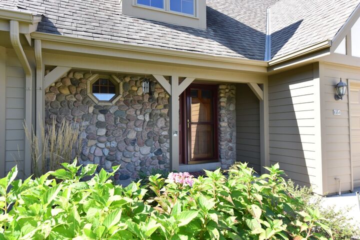Property Photo:  655 Machenry Cir B  WI 53045 