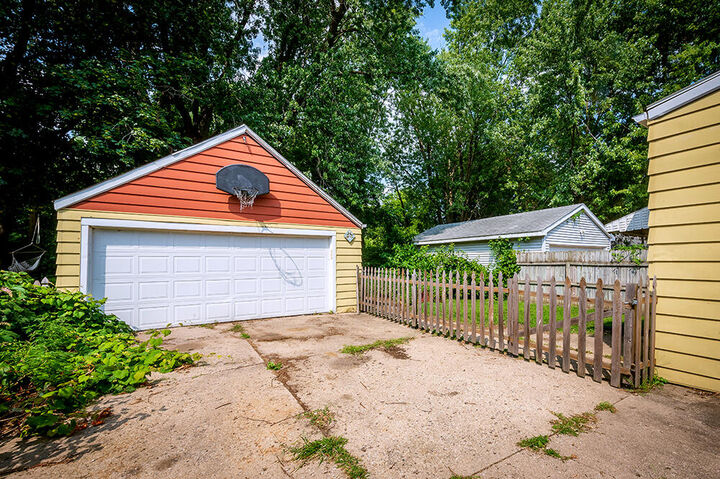 Property Photo:  