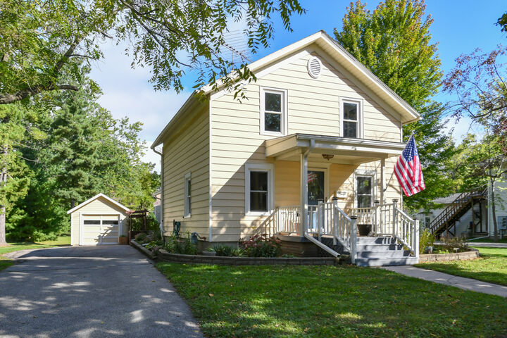 402 W Walworth St  Elkhorn WI 53121 photo