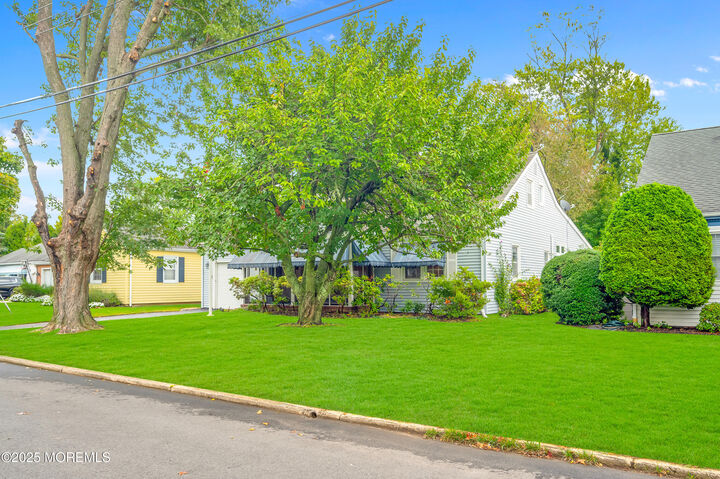 Property Photo:  42 Willow Way  NJ 08736 
